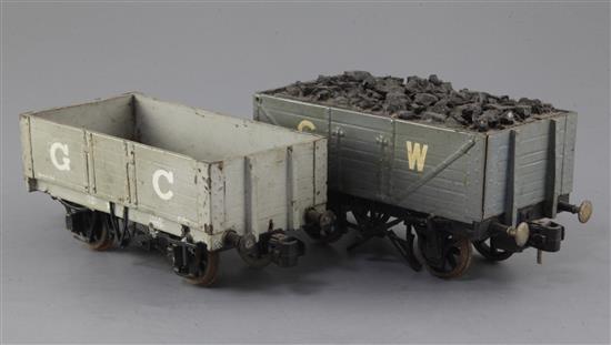 A Gauge 1 set of two open wagons, with loads, one GC No 23002, the other GWR No 35165, with auto coupling